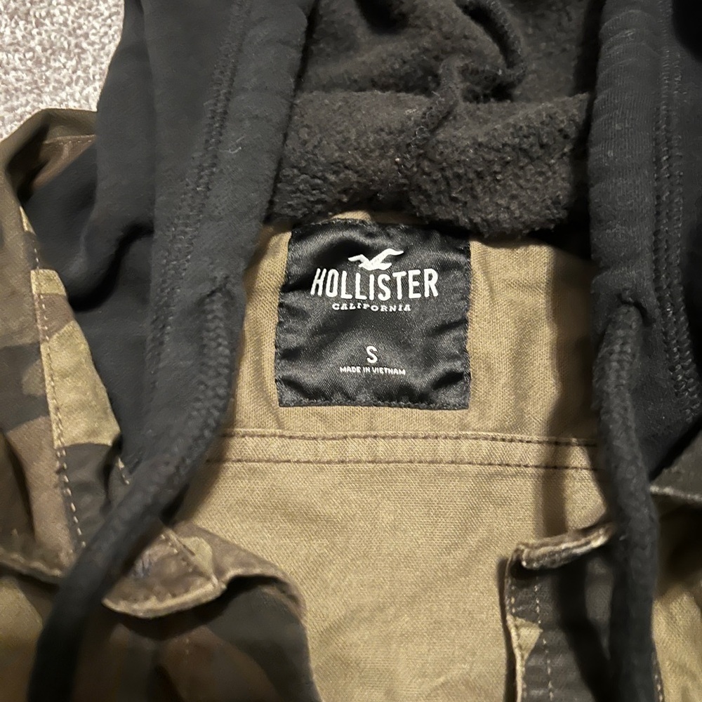 Hollister Camo Hooded Button-Up Lightweight Jacket Size Small - Picture 2 of 2